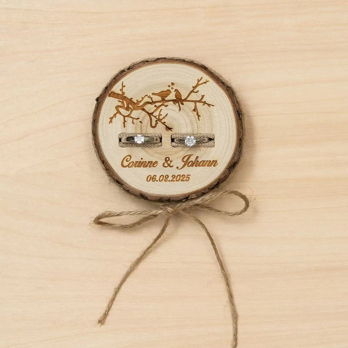 Porte-Alliances Rondin de Bois Personnalisé – Mariage Champêtre