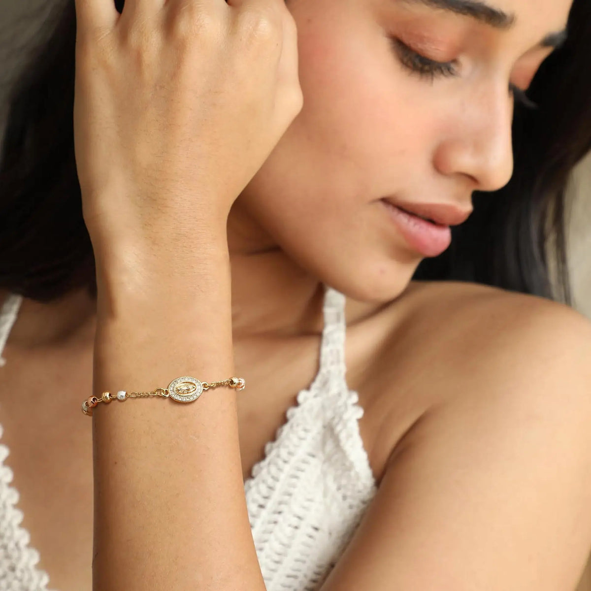 Bracelet Vierge Marie Doré – 10 Modèles Chapelet & Médaille