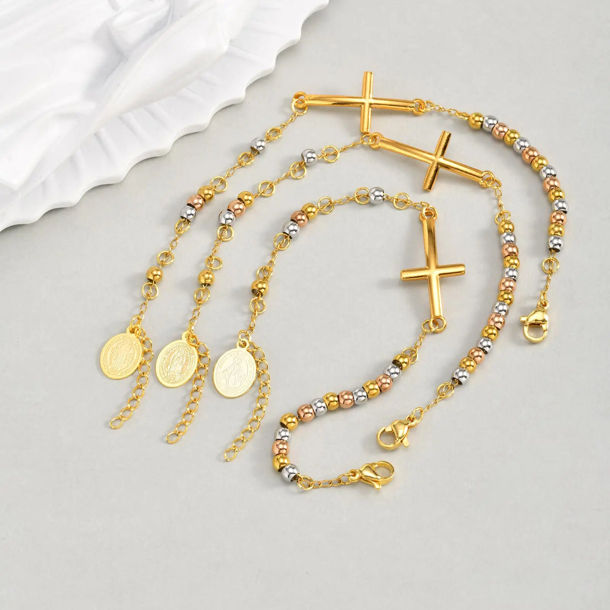 Bracelet Croix & Médaille – Perles Dorées ou Tricolores