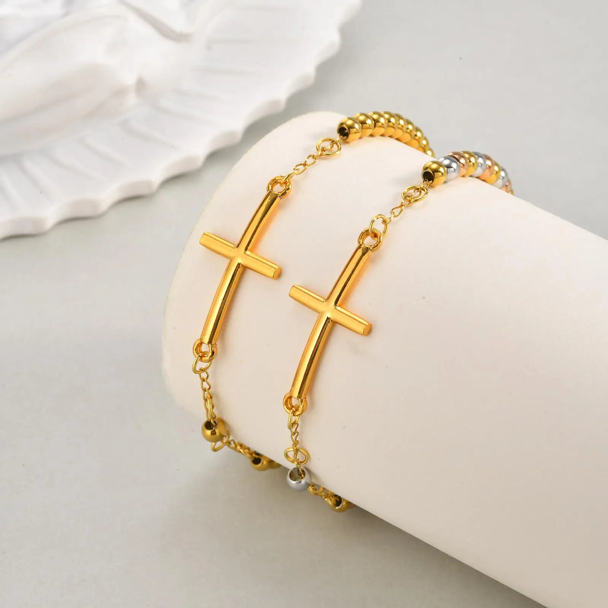 Bracelet Croix & Médaille – Perles Dorées ou Tricolores