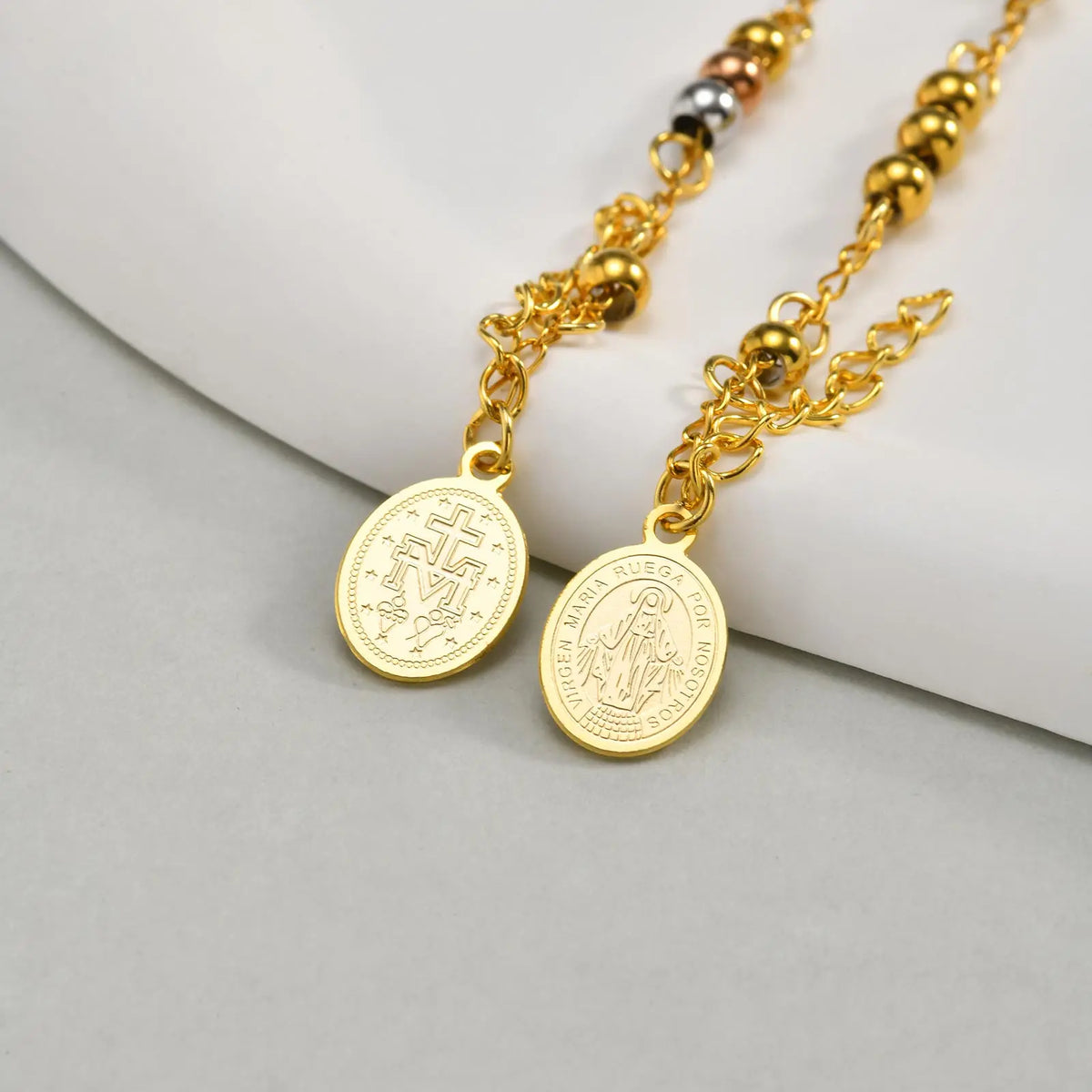 Bracelet Croix & Médaille – Perles Dorées ou Tricolores