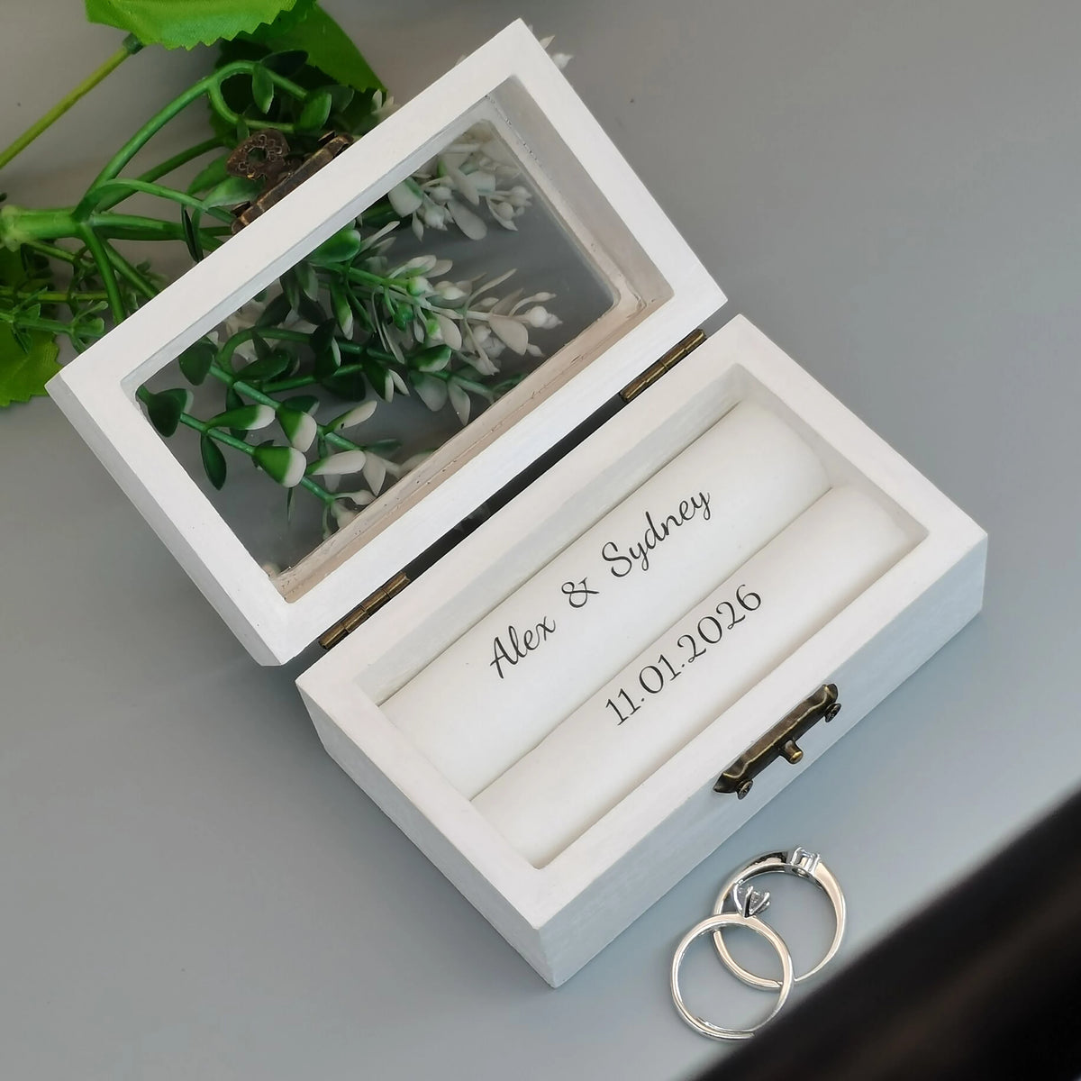 Boîte à Alliances en Bois Blanc Personnalisée – Prénoms & Date de Mariage