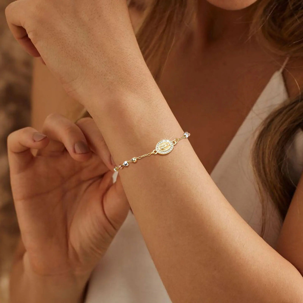 Bracelet Vierge Marie Doré – 10 Modèles Chapelet & Médaille