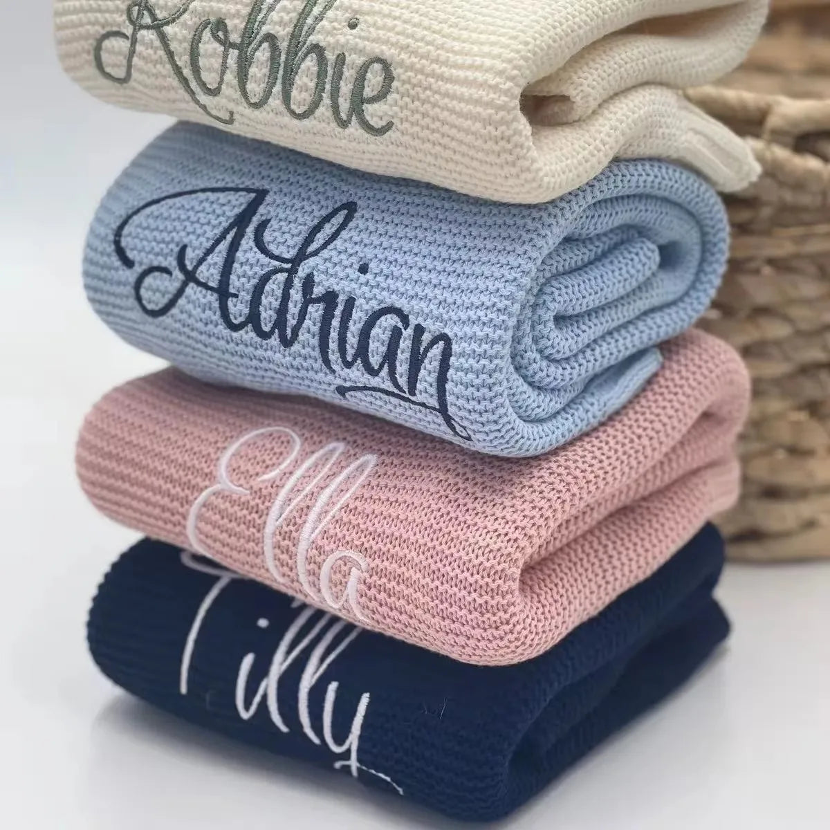 Couverture Bébé Personnalisée Prénom Brodé – Lueur de Grâce