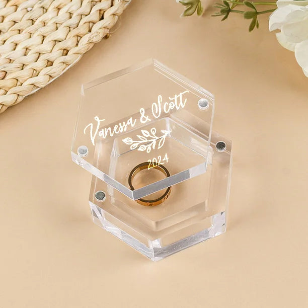 Boîte à Alliances Hexagonale en Acrylique Transparent – Gravure Personnalisée