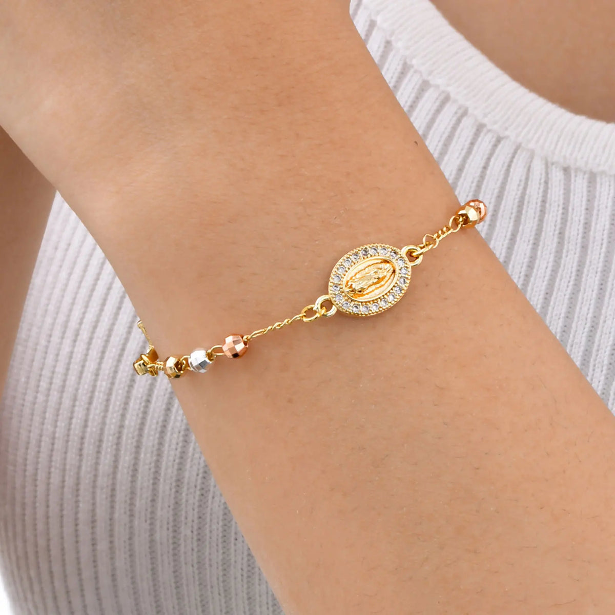 Bracelet Dizainier Croix & Médaille – Perles Dorées, 11 Modèles
